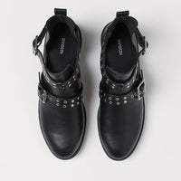 Open-sided boots
